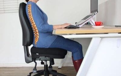 Як правильно сидіти в офісі, щоб уникнути болю у спині